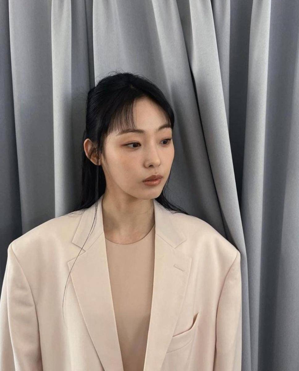 Jeon So Nee (instagram.com/somewheregreeny)