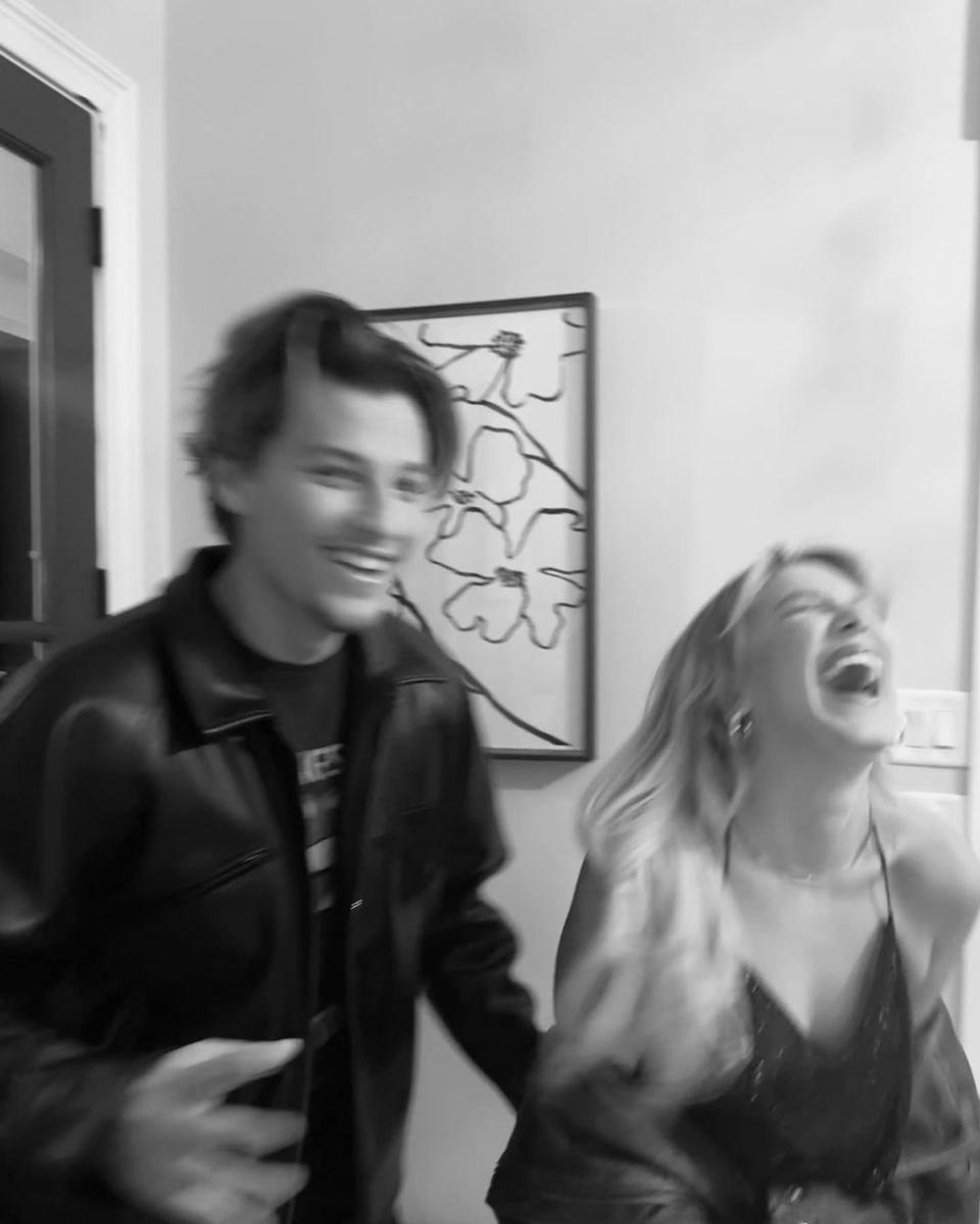 potret Millie Bobby Brown dan Jake Bongiovi (instagram.com/milliebobbybrown)