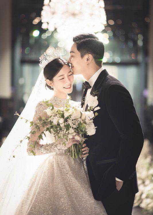 Lee Seung Gi dan Lee Da In (instagram.com/byhumanmade)