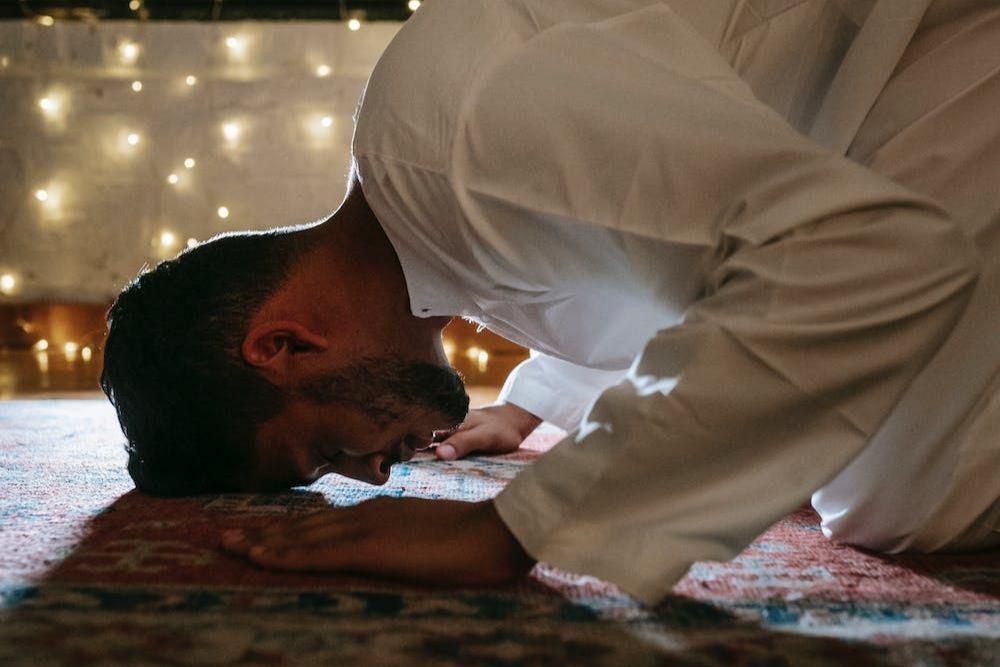 3 Doa Sujud Terakhir dalam Salat yang Bisa Umat Muslim Baca