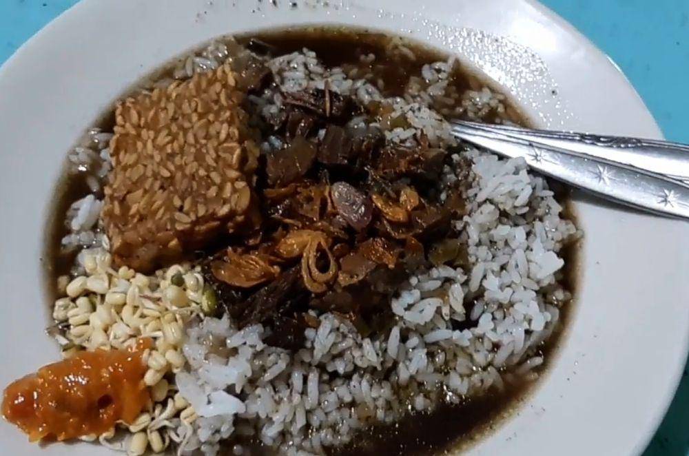 Nasi Rawon Glintung (youtube.com/roestam effendy)