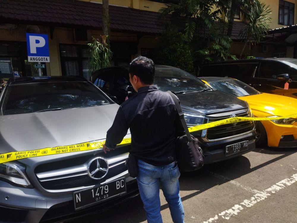 Mobil Mercedes AMG GLA 45 milik Wahyu Kenzo yang diamankan polisi. (IDN Times/Rizal Adhi Pratama)