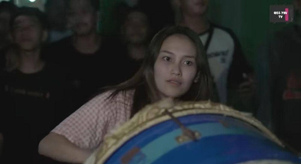 potret Ayu Ting Ting kelililng kampung bangunkan sahur (youtube.com/Qiss You TV)