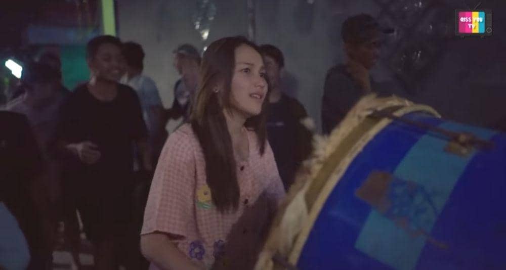Tabuh Beduk, 9 Momen Ayu Ting Ting Keliling Kampung Bangunkan Sahur!