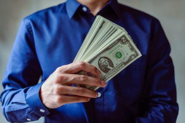 5 Sisi Negatif Mengukur Kebahagiaan Hanya dari Segi Materi