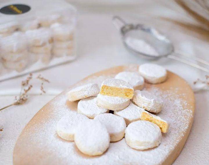 kue putri salju (instagram.com/mr.brownco)