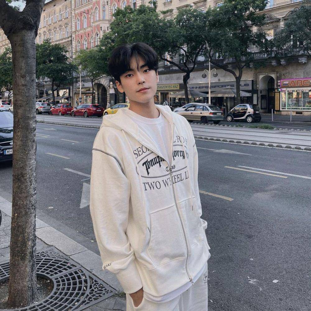 Kim Su Gyeom (instagram.com/su_gyeom_)