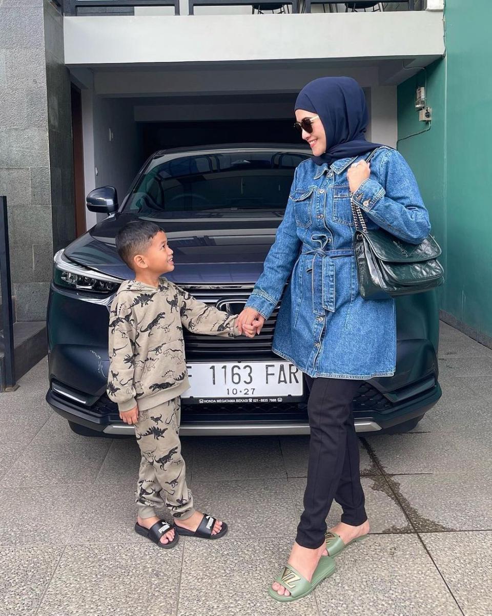 OOTD hijab bukber ala Meggy Wulandari (instagram.com/meggywulandari_real