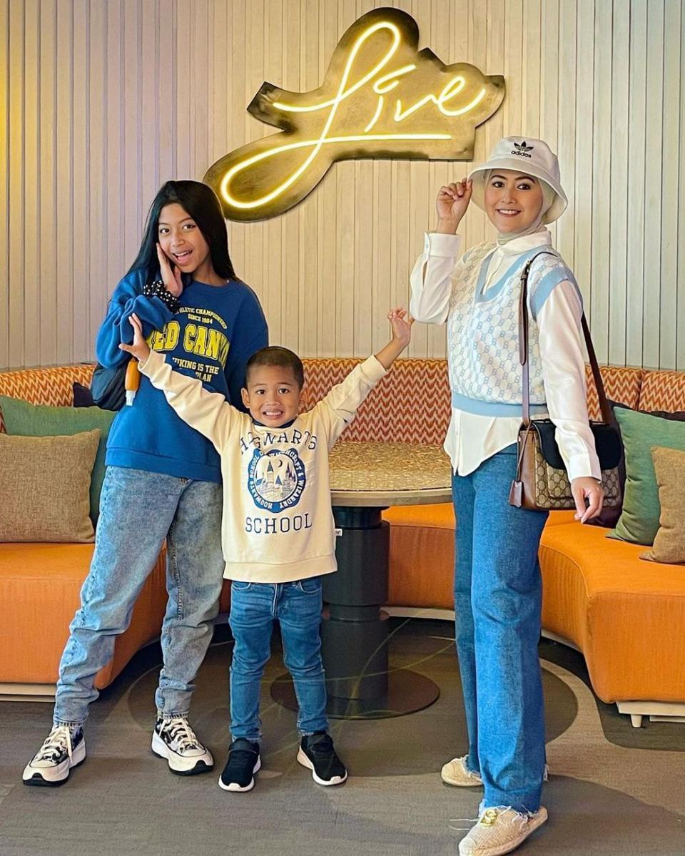 OOTD hijab bukber ala Meggy Wulandari (instagram.com/meggywulandari_real