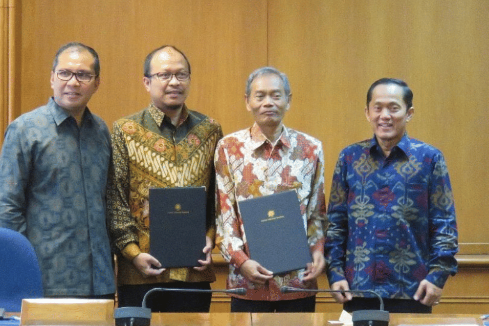 Dirut PDAM Makassar periode 2015-2019, Haris Yasin Limpo (kedua dari kiri), dalam acara penandatanganan MoU dengan ITB pada tahun 2017. (Instagram.com/harisylimpo)
