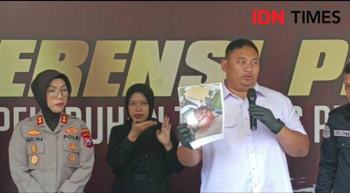 Polres Pelabuhan Tanjung Perak Surabaya saat ungkap kasus perang sarung berujung pembacokan, Selasa (11/4/2023). (IDN Times/Khusnul Hasana)