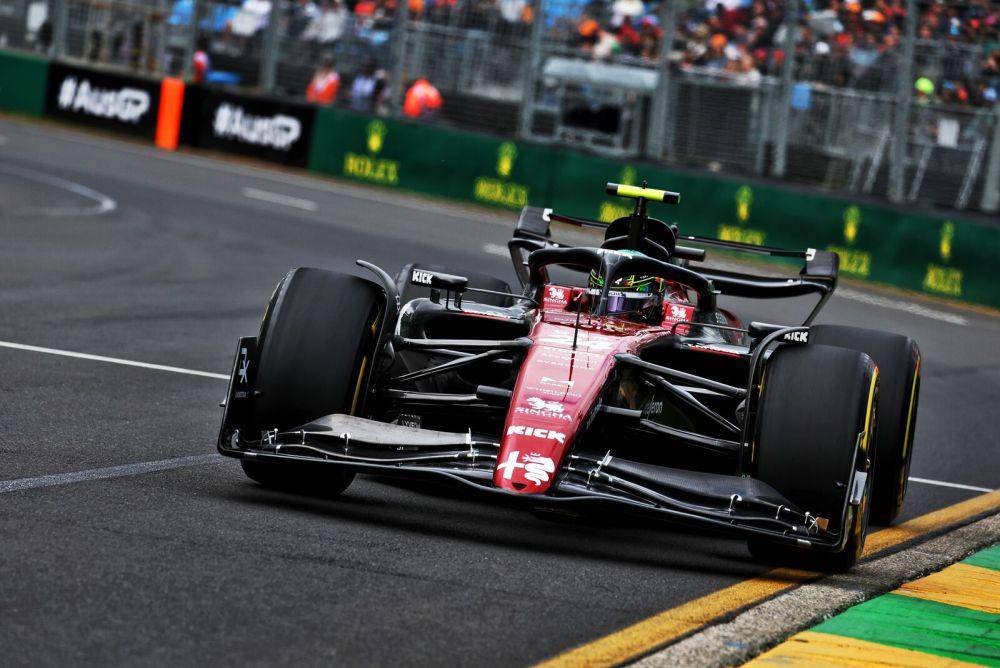Zhou Guanyu saat mengikuti pekan balap GP Australia 2023. (twitter.com/alfaromeostake)