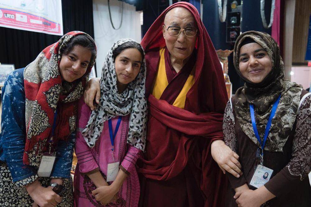 Dalai Lama ke-14 (instagram.com/dalailama)