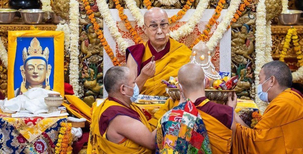 Dalai Lama ke-14 (instagram.com/dalailama)