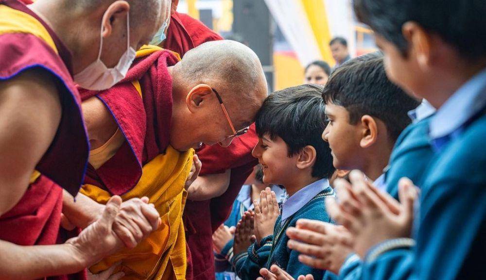 Dalai Lama ke-14 (instagram.com/dalailama)
