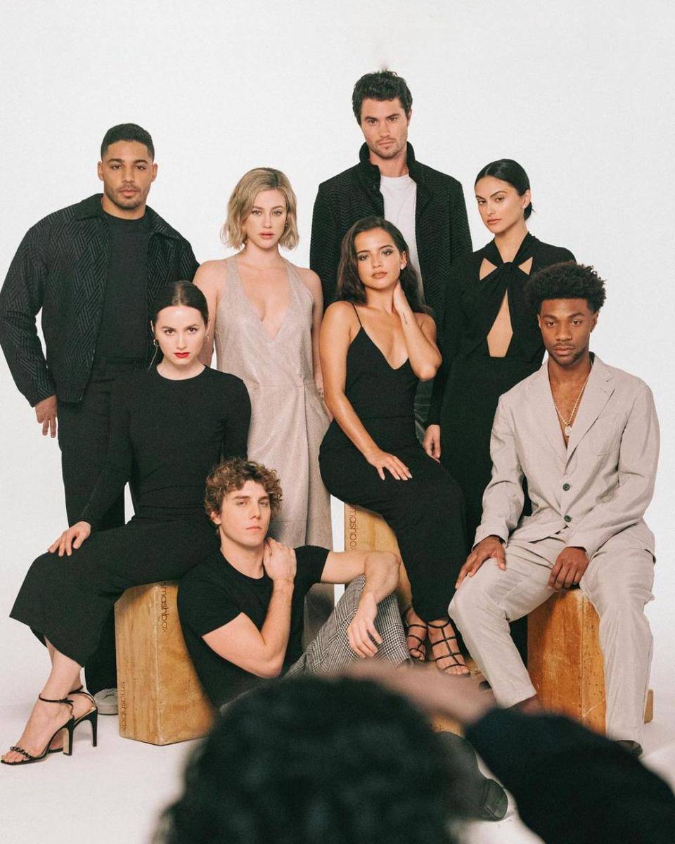 Maude Apatow dan Lukas Gage untuk Armani Beauty Campaign (instagram.com/armanibeauty)