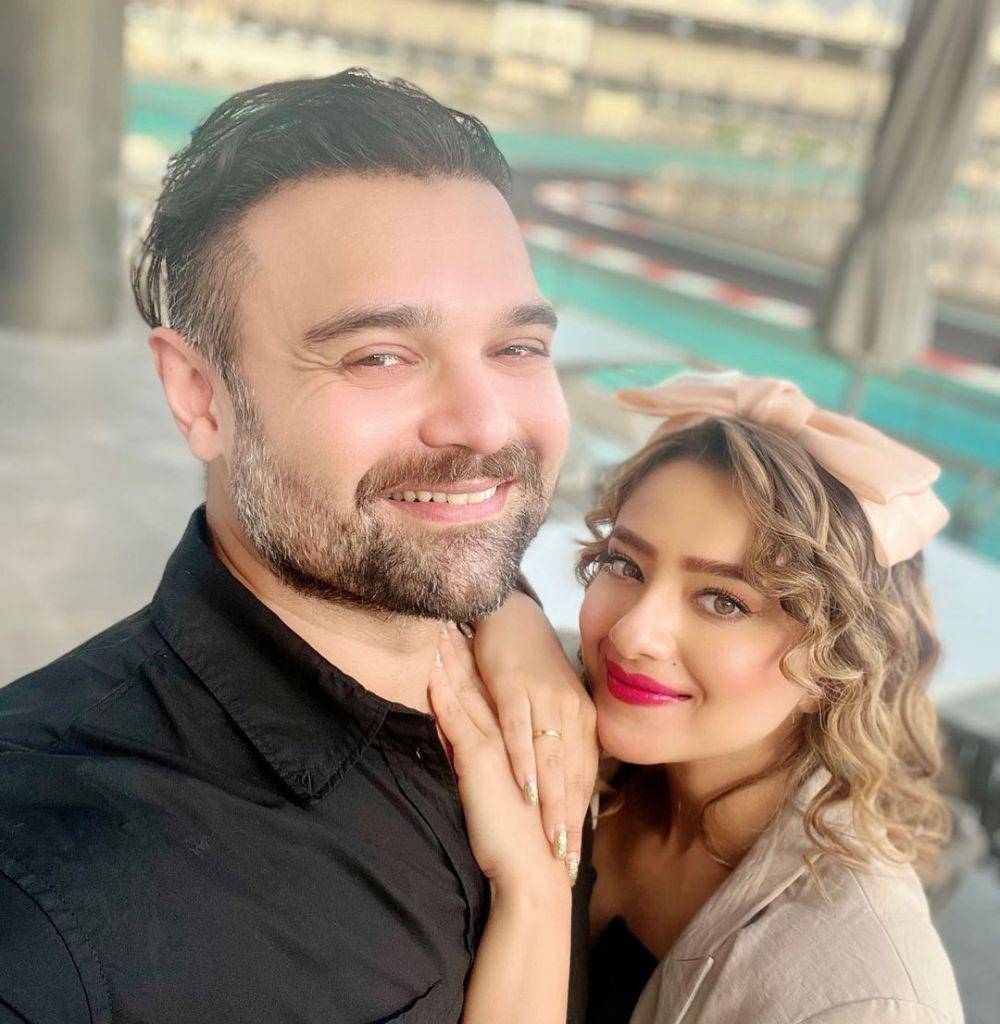 Madalsa Sharma Bersama Suami (instagram.com/madalsasharma)