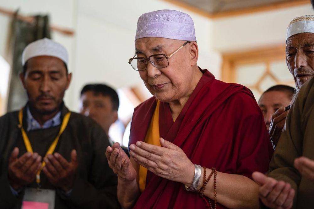 Dalai Lama ke-14 (instagram.com/dalailama)