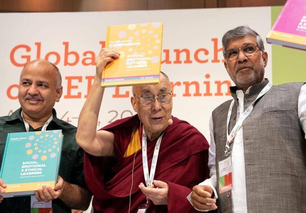 Dalai Lama ke-14 (instagram.com/dalailama)