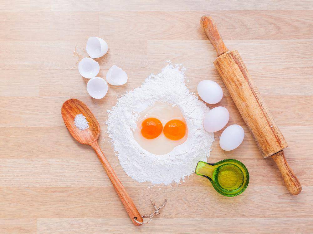bahan untuk membuat kue (pixabay.com/kerdkanno)