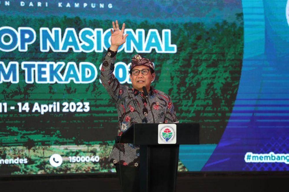 Caption Foto: Menteri Desa, Pembangunan Daerah Tertinggal, dan Transmigrasi Abdul Halim Iskandar, didampingi istri Lilik Umi Nashriyah memberikan arahan sekaligus membuka Workshop Nasional Program TEKAD 2023 di Trans Resort Bali, Rabu (12/04/2023). Turut hadir Wakil Gubernur Bali, Tjokorda Oka Arta Ardana Sukawati, Country Director IFAD Hani Elsadani, Dirjen PEI Harlina Sulistyorini, Dirjen PPDT Eko Sri Haryanto. (Dok. Kemendes PDTT)