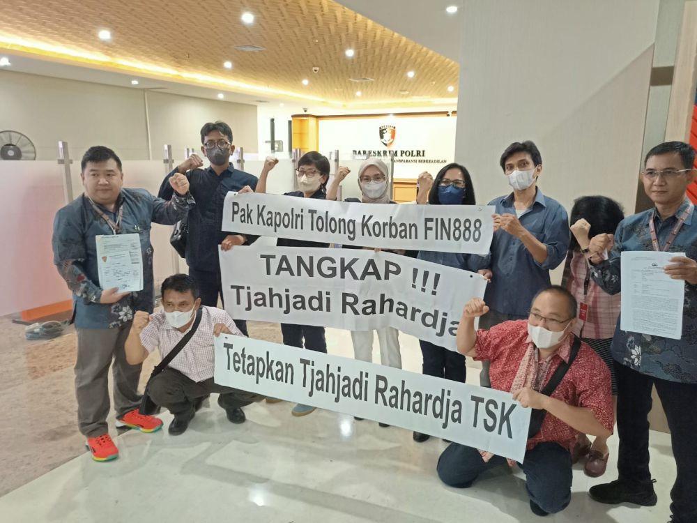 Sejumlah korban robot trading FIN888 sambangi Bareskrim Polri (Istimewa).