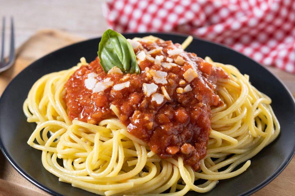 spaghetti (freepik.com/chandlervid85)