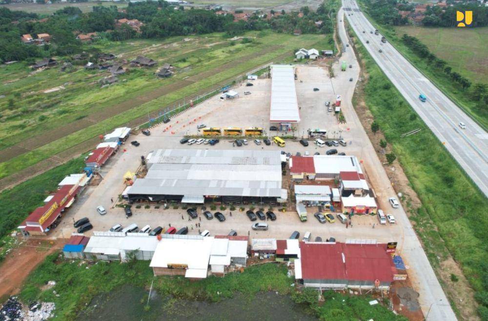 SPKLU di rest area tol. (dok. Kementerian PUPR)