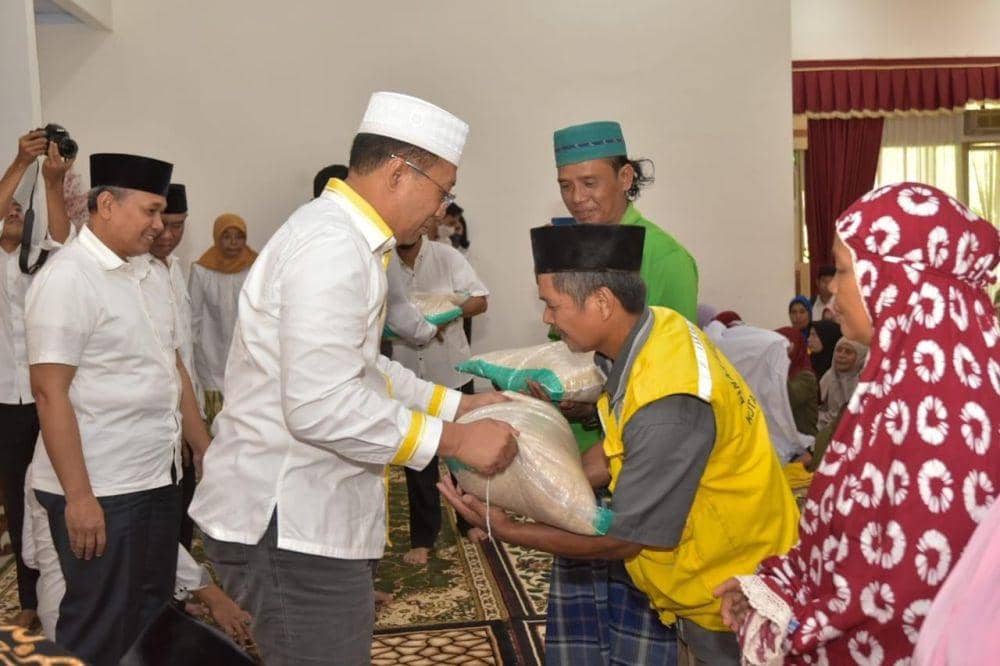 Gubernur NTB Berikan Pasukan Kuning THR Rp450 Ribu dan 10 Kg Beras