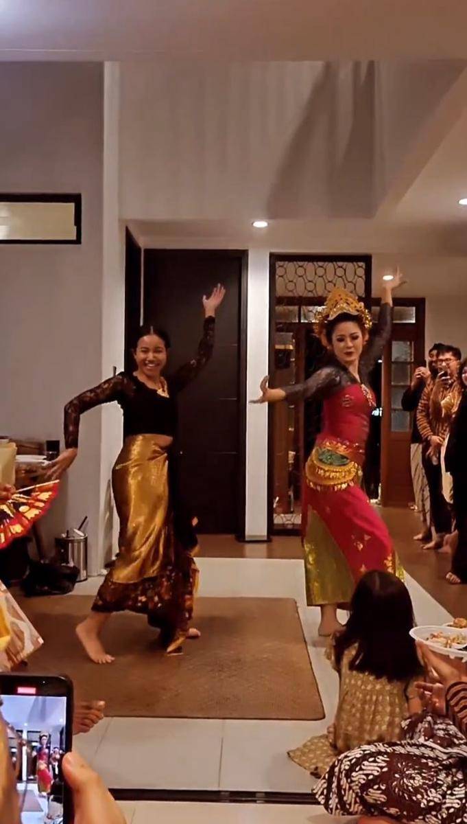 potret bukber Yura Yunita cs (instagram.com/conih_____)