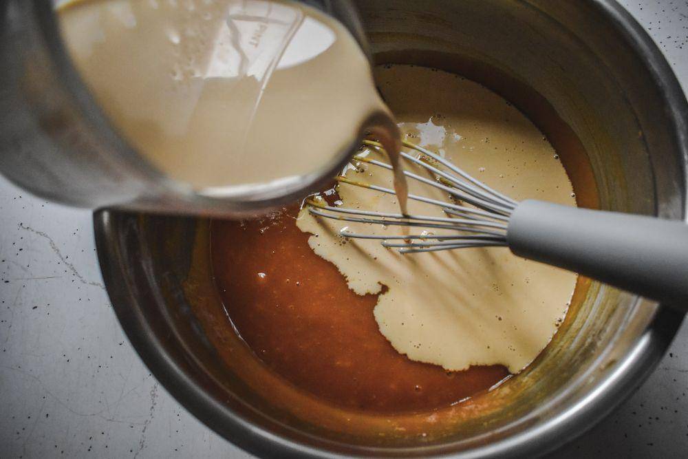 Ilustrasi membuat kue oatmeal (unsplash.com/@jrlopezphoto)