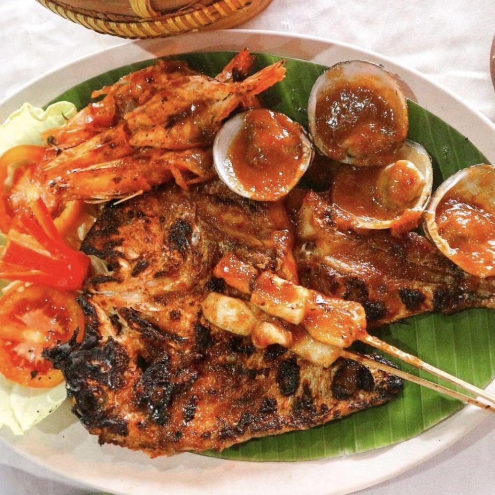 8 Kafe Seafood di Jimbaran, Pinggir Pantai Banget!