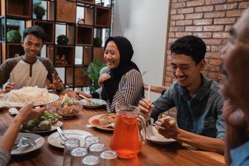 Ilustrasi buka puasa bersama (Shutterstock/Odua Images)
