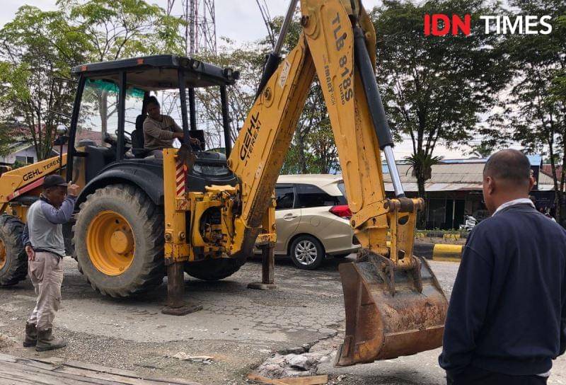 Perbaikan badan jalan di wilayah PPU oleh BPJN Kaltim Ditjen Bina Marga Kementerian PUPR (IDN Times/Ervan)