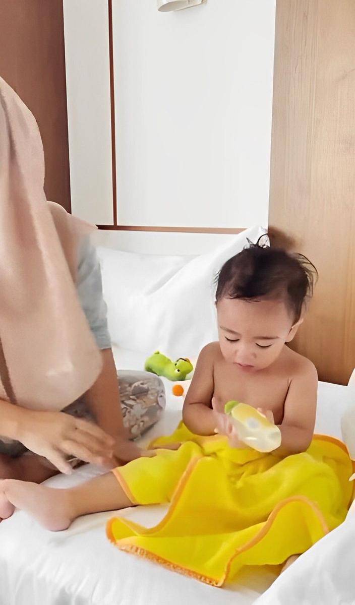 potret Rayyanza mandi (instagram.com/videoladygigi)