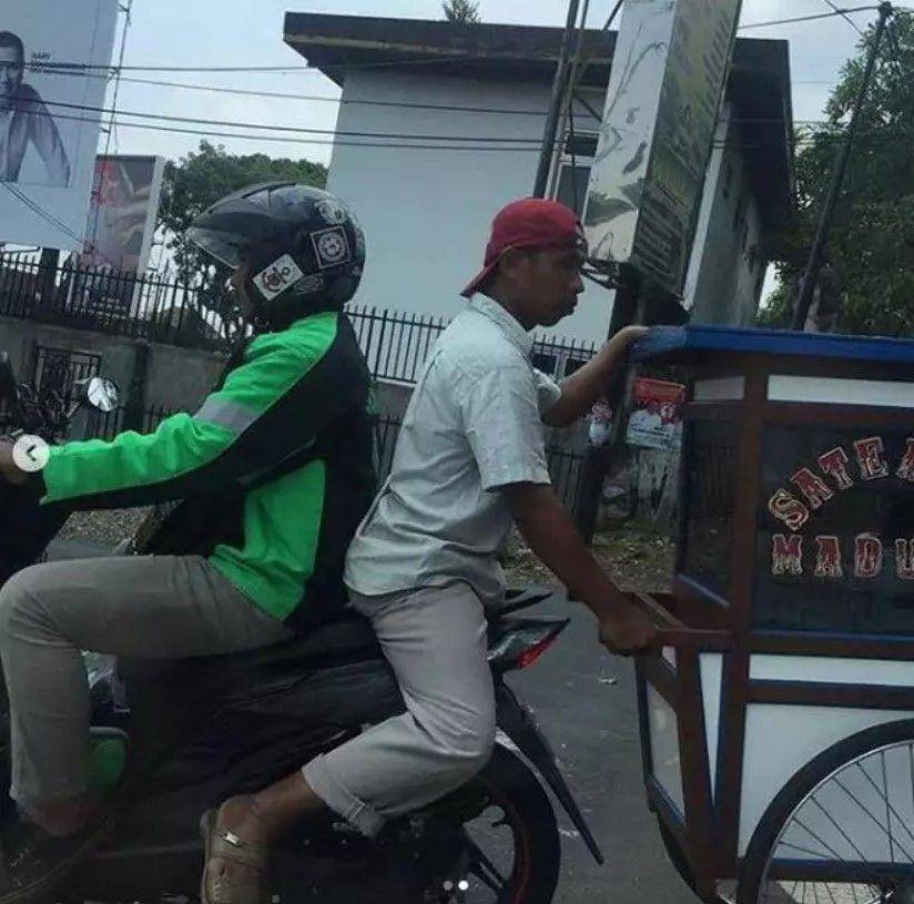 ojol dapat penumpang bawa barang (instagram.com/lambeonlen)