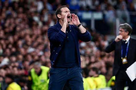 Manaje interim Chelsea, Frank Lampard saat menghadapi Real Madrid, Kamis (13/4/2023). (uefa.com).