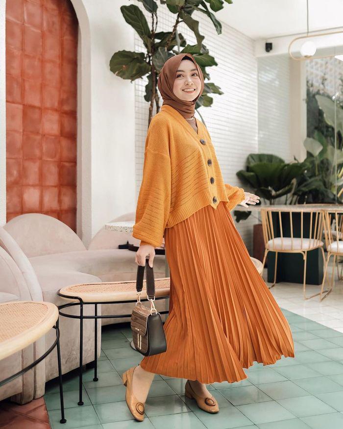 outfit kardigan rajut (instagram.com/meiraniap)