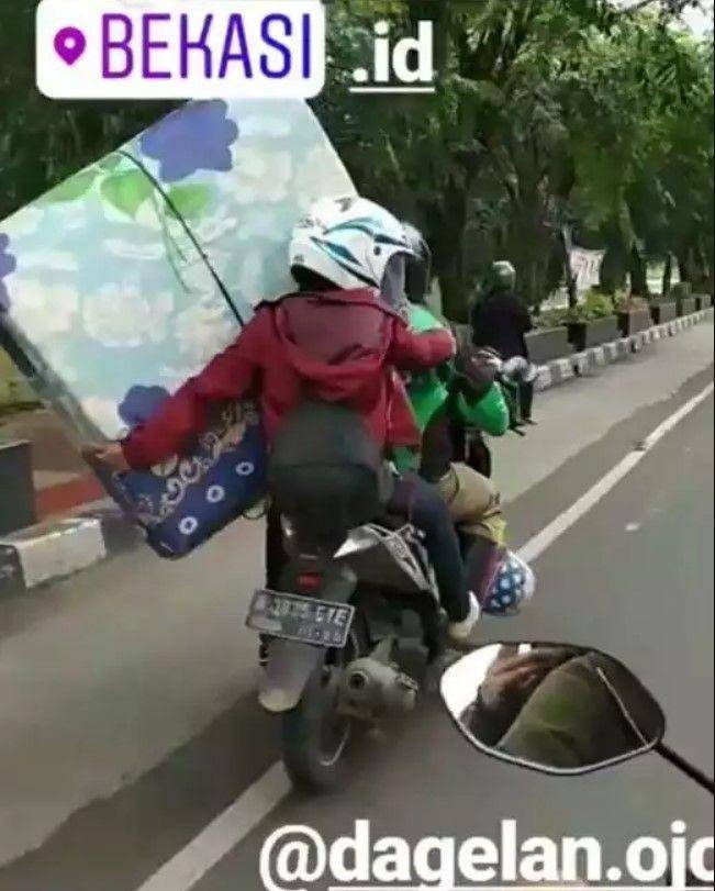 ojol dapat penumpang bawa barang (instagram.com/dagelan.ojol)