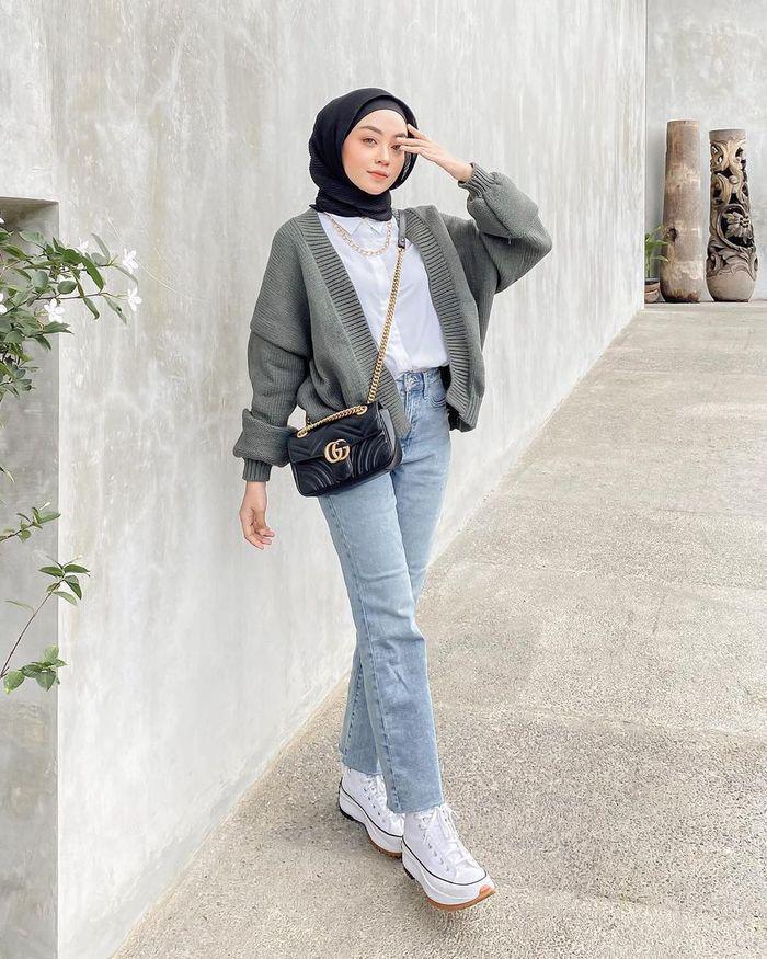 outfit kardigan rajut (instagram.com/meiraniap)