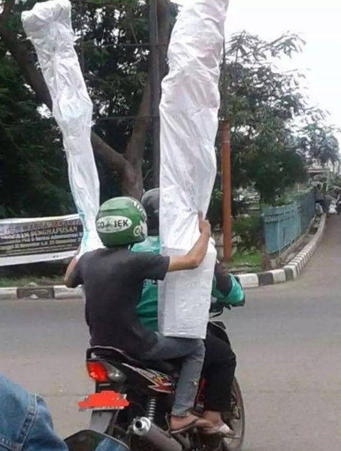 ojol dapat penumpang bawa barang (instagram.com/lambeonlen)