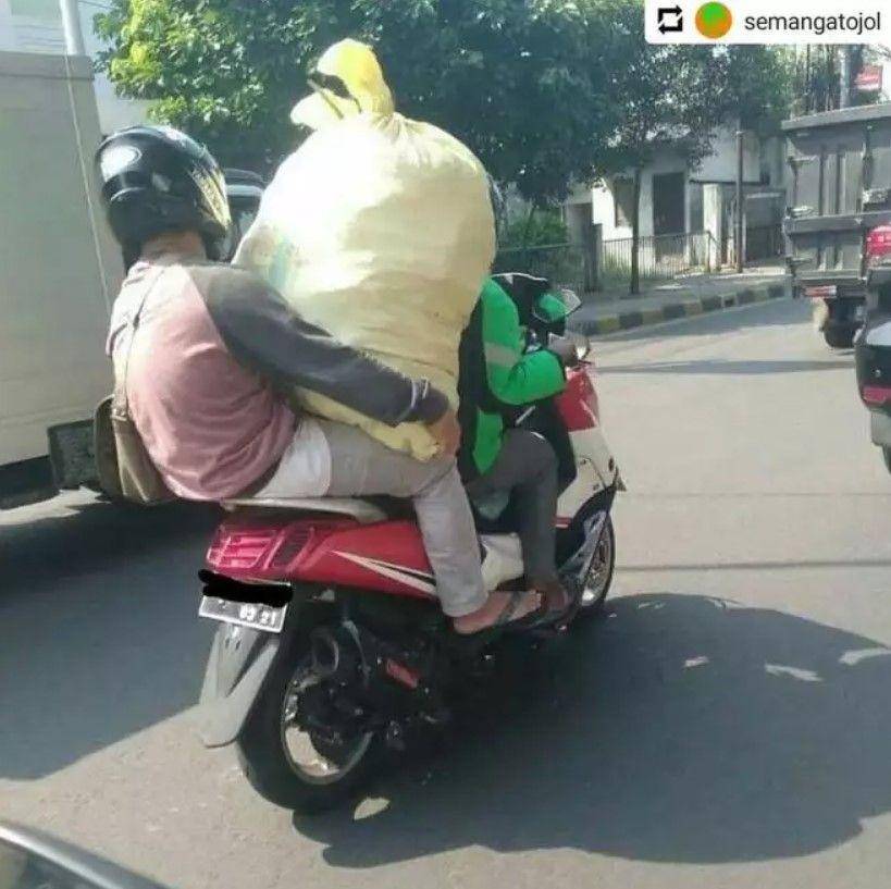 ojol dapat penumpang bawa barang (instagram.com/lambeonlen)