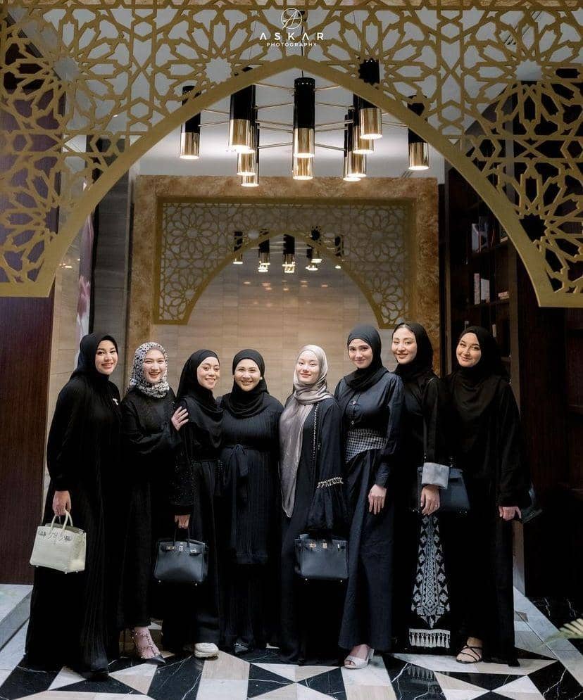 bukber ala geng arisan Mamayu (instagram.com/lestykejora)