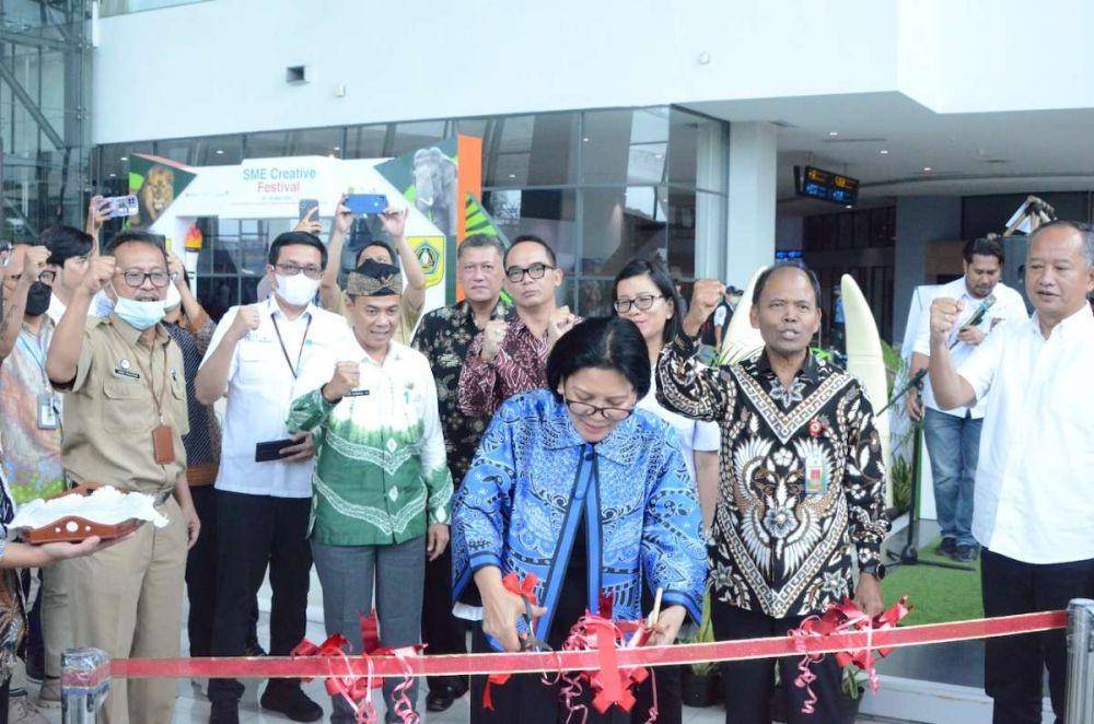 Pemerintah Daerah Kabupaten (Pemdakab) Bogor berpartisipasi di bazar produk UMKM pada event SME Creative Festival yang berlangsung di Terminal 3 Bandara Soekarno Hatta, Jakarta, Senin (10/4/2023). (Dok. Pemprov Jawa Barat)
