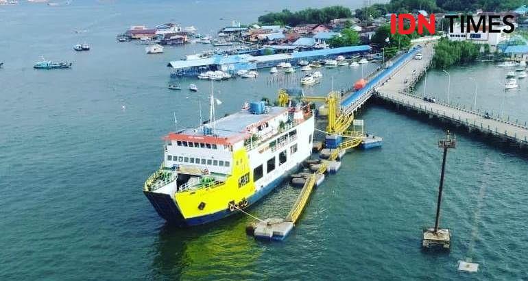 Salah satu kapal ferry milik PT ASDP Indonesia Ferry (Persero) di pelabuhan Penajam (IDN Times/Ervan)
