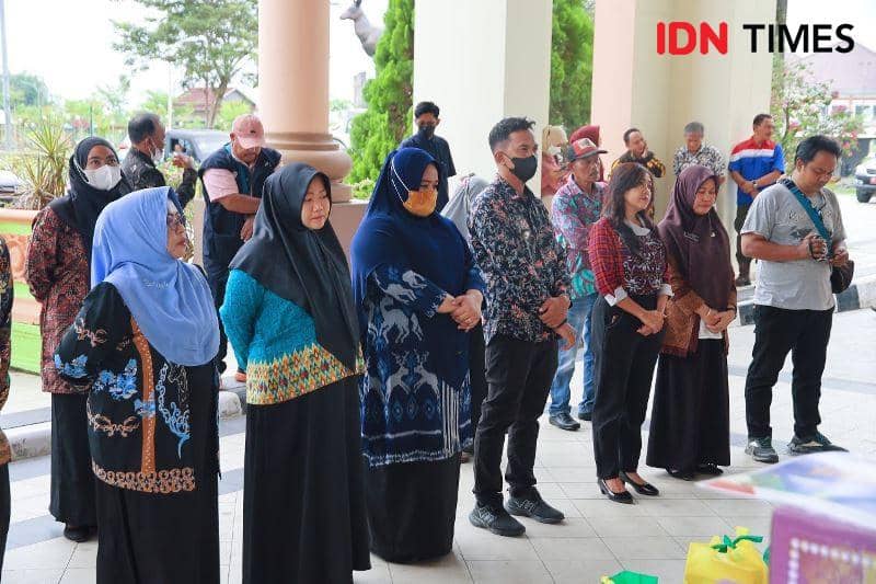 Perwakilan masyarakat sekitar operasi KKKS  penerima bantuan SKK Migas  (IDN Times/ Ervan)