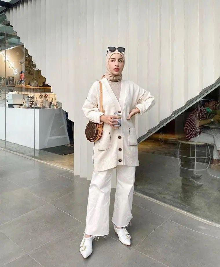 outfit kardigan rajut (instagram.com/emyaghnia)