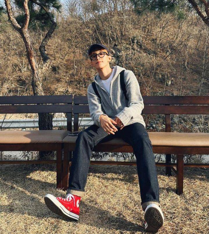 potret outfit traveling DK SEVENTEEN (instagram.com/dk_is_dokyeom)
