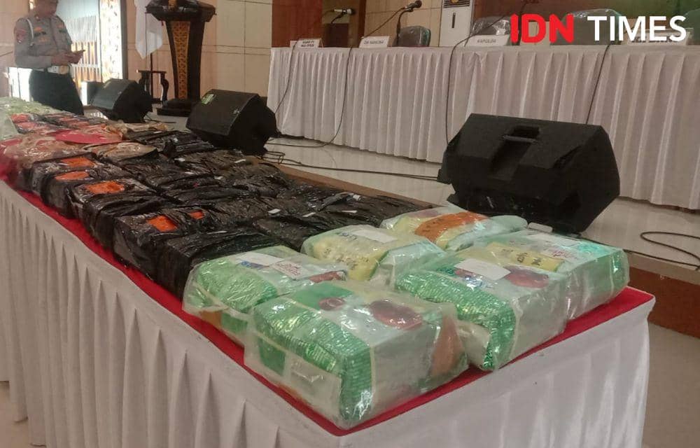 Ungkap kasus tindak pidana narkoba 64 Kg di Mapolda Lampung. (IDN Times/Tama Yudha Wiguna).