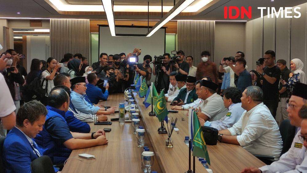 Partai Bulan Bintang (PBB) menggelar silaturahmi politik ke Kantor Dewan Pimpinan Pusat (DPP) PAN pada Kamis (13/4/2023) malam (IDN Times/Yosafat Diva Bayu Wisesa)